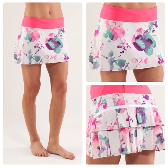 EUC Lululemon Pace Setter skirt Blurred Blossom floral sz 6 Reg